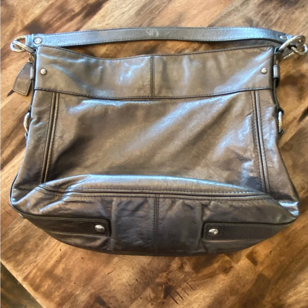 COACH vintage leather metallic/silver Y2K shoulder bag - Picture 9 of 10